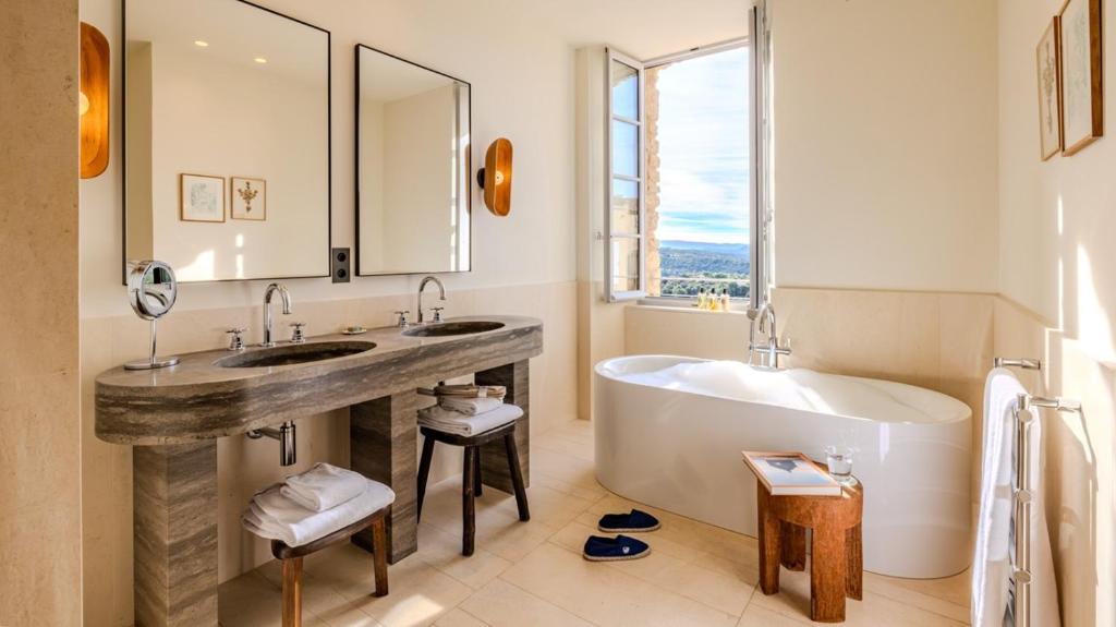Koupelna v ubytování Hotel Crillon le Brave