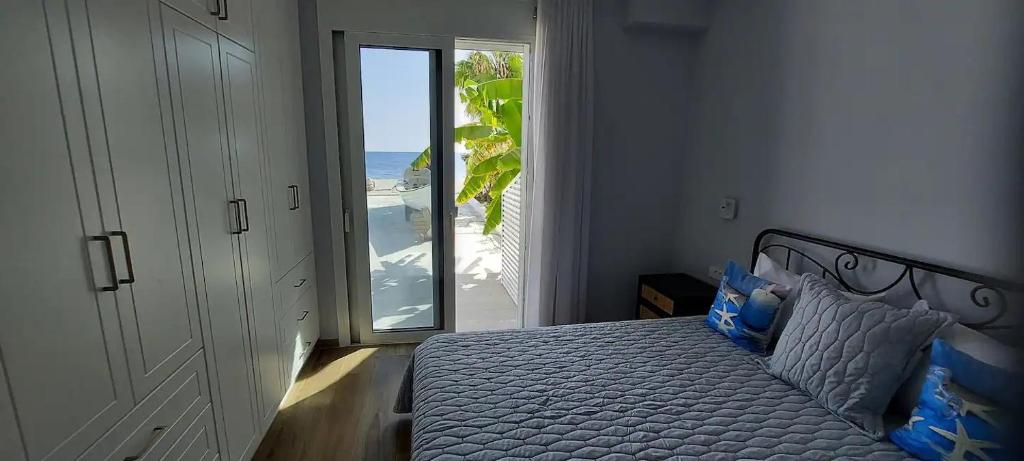 Postel nebo postele na pokoji v ubytování Beachfront Bliss