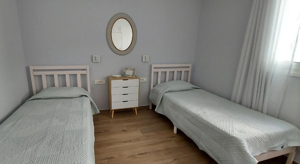Postel nebo postele na pokoji v ubytování Beachfront Bliss