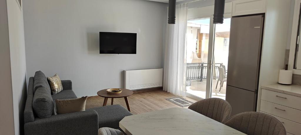 TV a/nebo společenská místnost v ubytování Beachfront Bliss