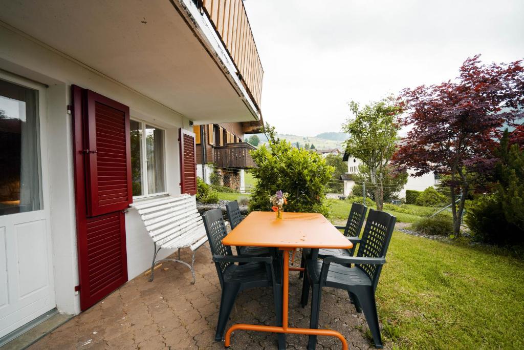 Aed väljaspool majutusasutust Apartment im Chalet Speer