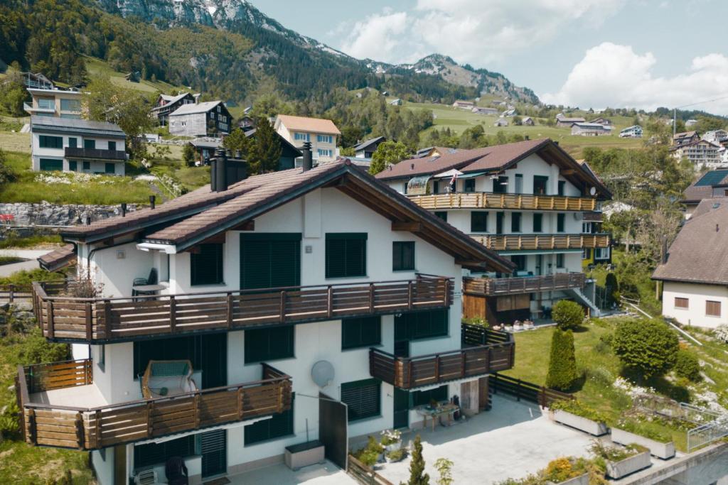 Nespecifikovaný výhled na hory nebo výhled na hory při pohledu z apartmánu