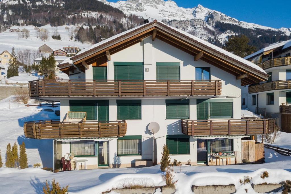 Nespecifikovaný výhled na hory nebo výhled na hory při pohledu z apartmánu