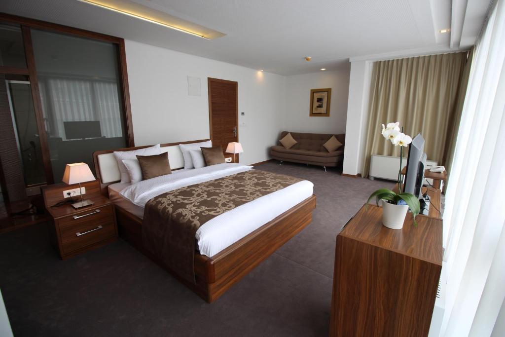 Postel nebo postele na pokoji v ubytování Hotel Royal Gold City
