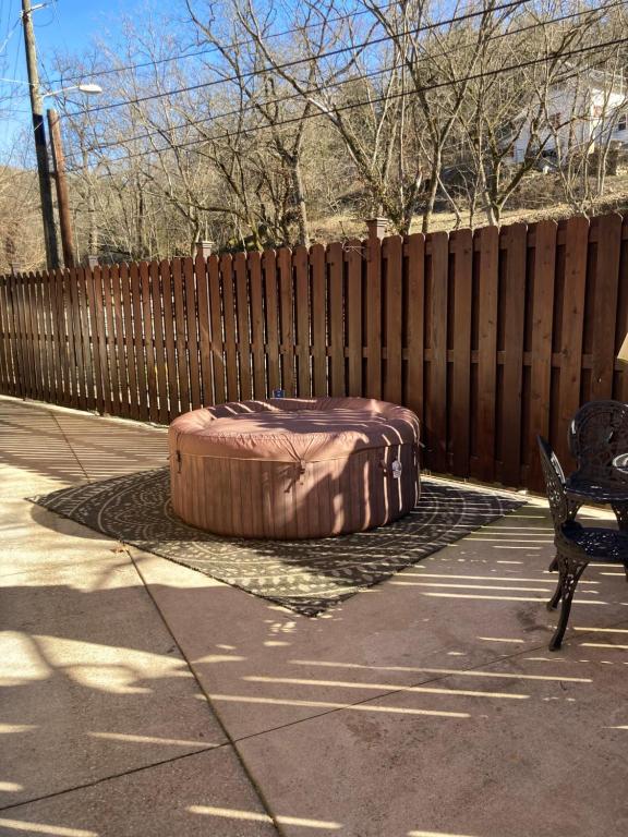 All Seasons Treehouse Village - Three-Bedroom Apartment