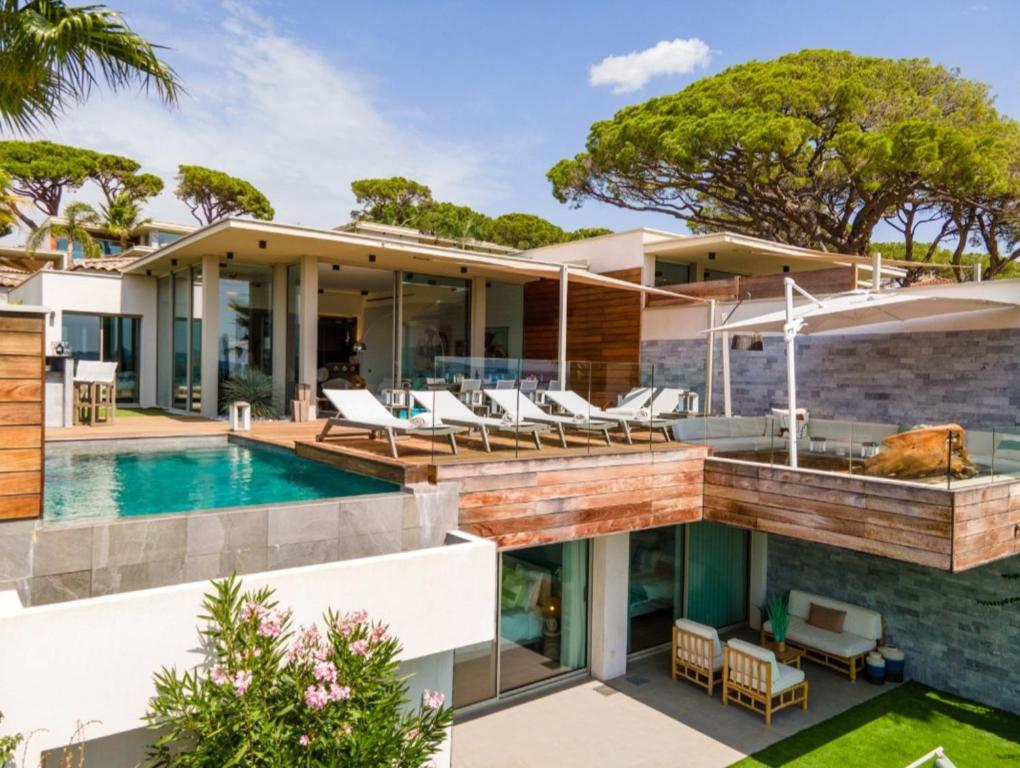 Piscina de la sau aproape de Villa d&#39;exception avec piscine &agrave; 300 m de la mer &agrave; Sainte Maxime - Villa Oc&eacute;ane