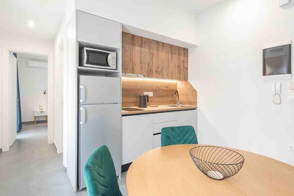 Kuchyň nebo kuchyňský kout v ubytování Cozy apartment in a new building apartment 2