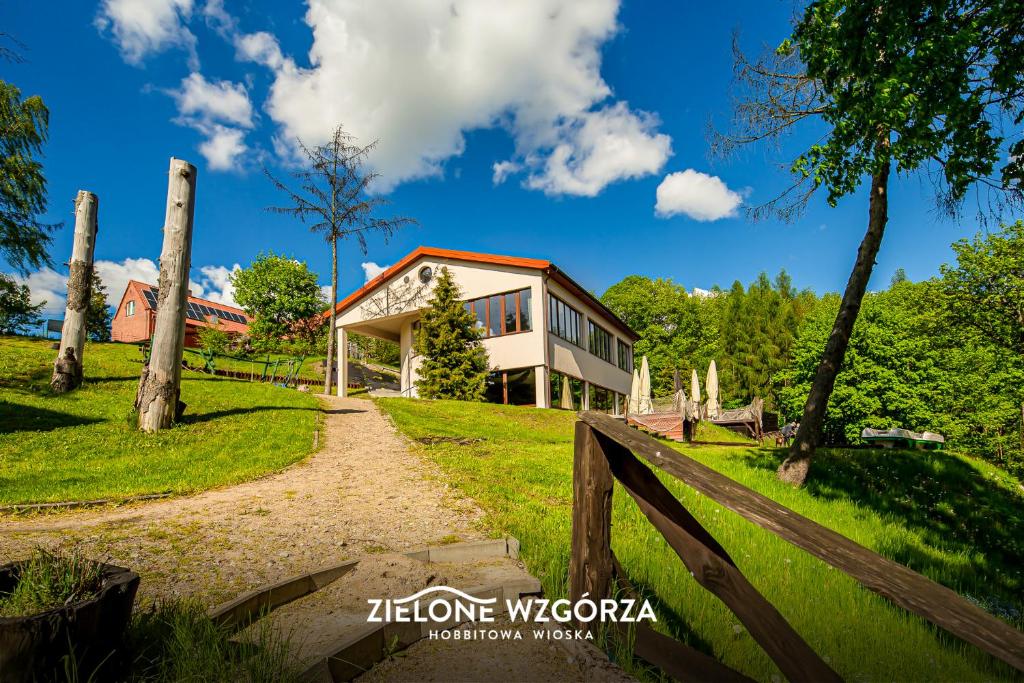 Fotografia z galérie ubytovania Zielone Wzgórza - Hobbitowe Domki na Kaszubach v destinácii Przywidz