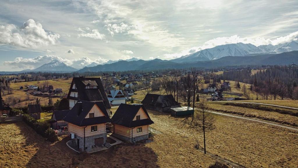 an aerial view of a house with mountains in the background at Domki na Gawlakach in Zakopane