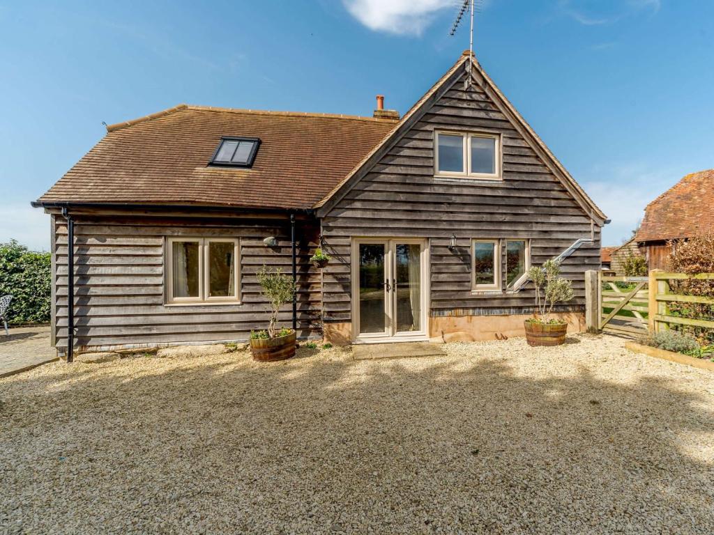 a wooden house with potted plants in front of it at 2 bed in Thame CC068 in Shabbington