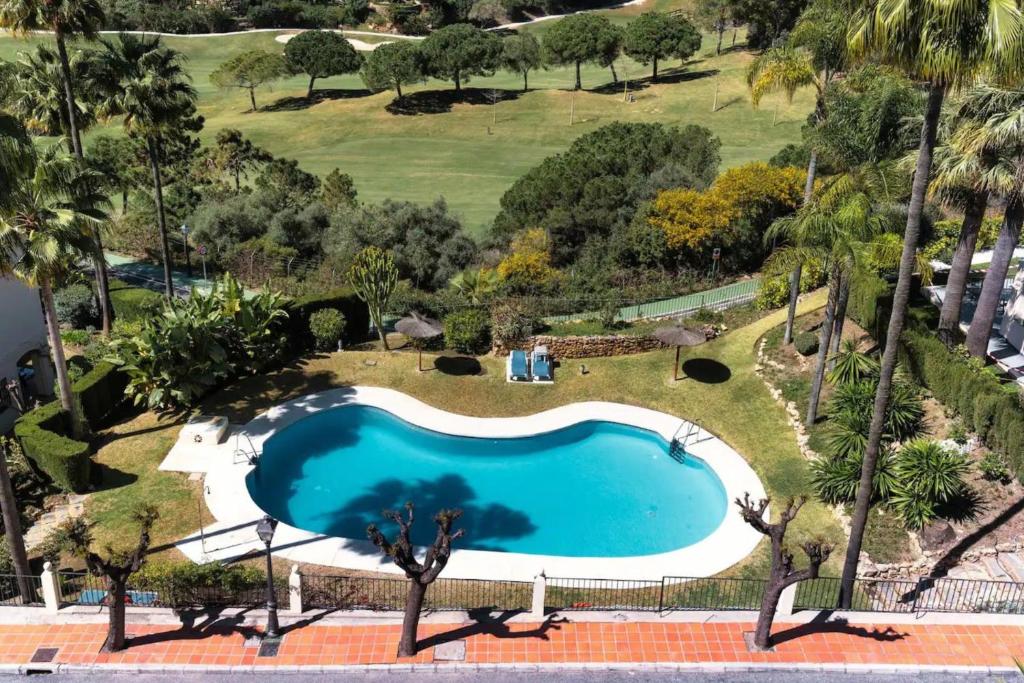 Изглед към басейн в Apartment Quinta Hills или наблизо
