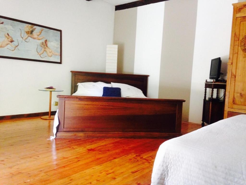 A bed or beds in a room at B&B Il Castello del Ghiro RENT E-BIKE