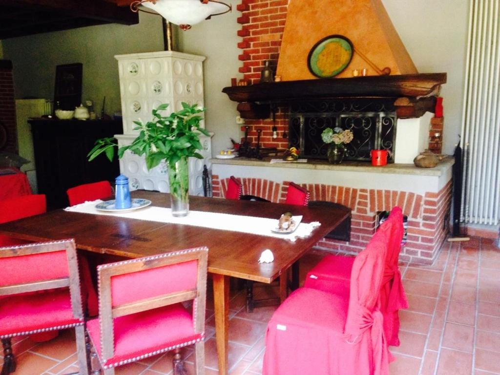 A seating area at B&B Il Castello del Ghiro RENT E-BIKE