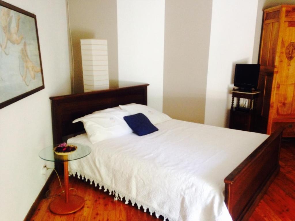 A bed or beds in a room at B&B Il Castello del Ghiro RENT E-BIKE