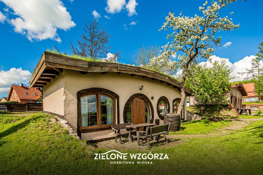 Fotografia z galérie ubytovania Zielone Wzgórza - Hobbitowe Domki na Kaszubach v destinácii Przywidz