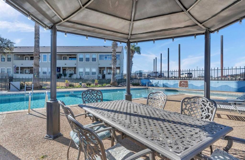 Tropical Hideaway Condo, Granite Shoals (updated prices 2024)