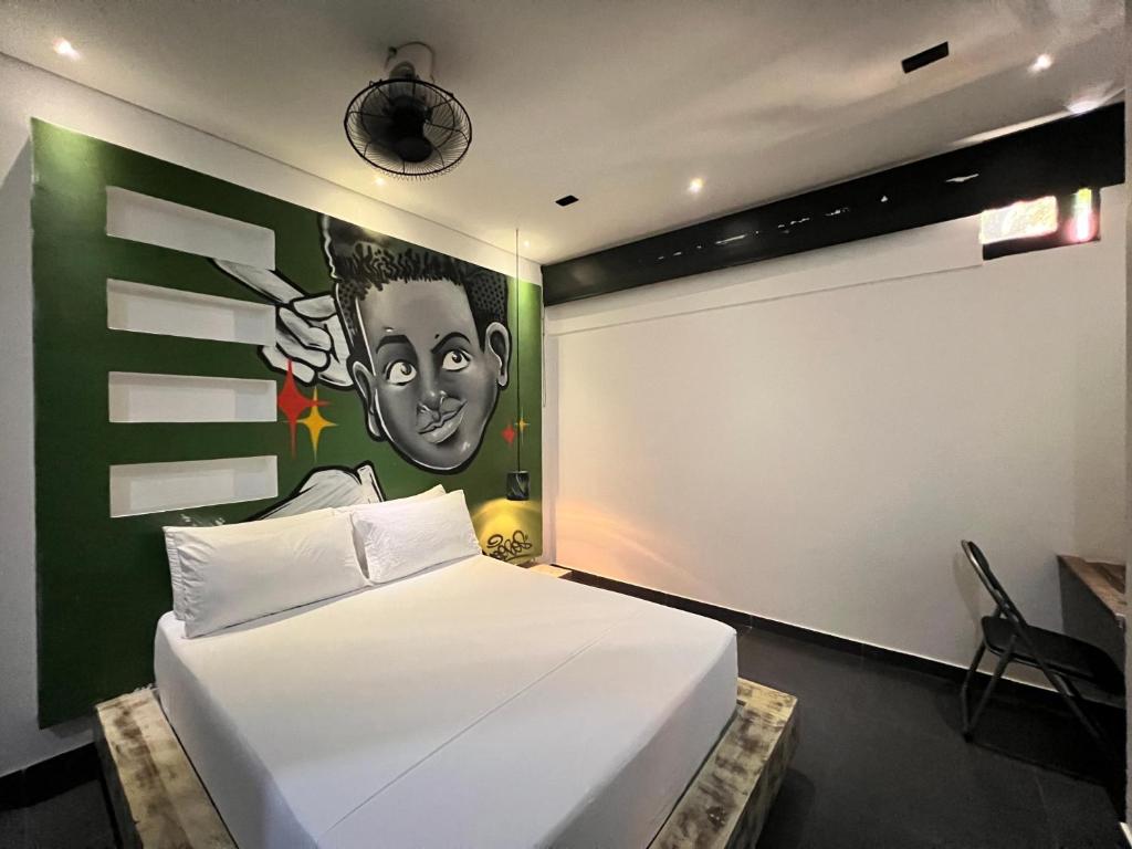 Postel nebo postele na pokoji v ubytování Hotel Medellin Arte