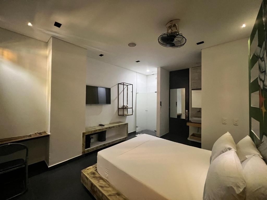 TV a/nebo společenská místnost v ubytování Hotel Medellin Arte