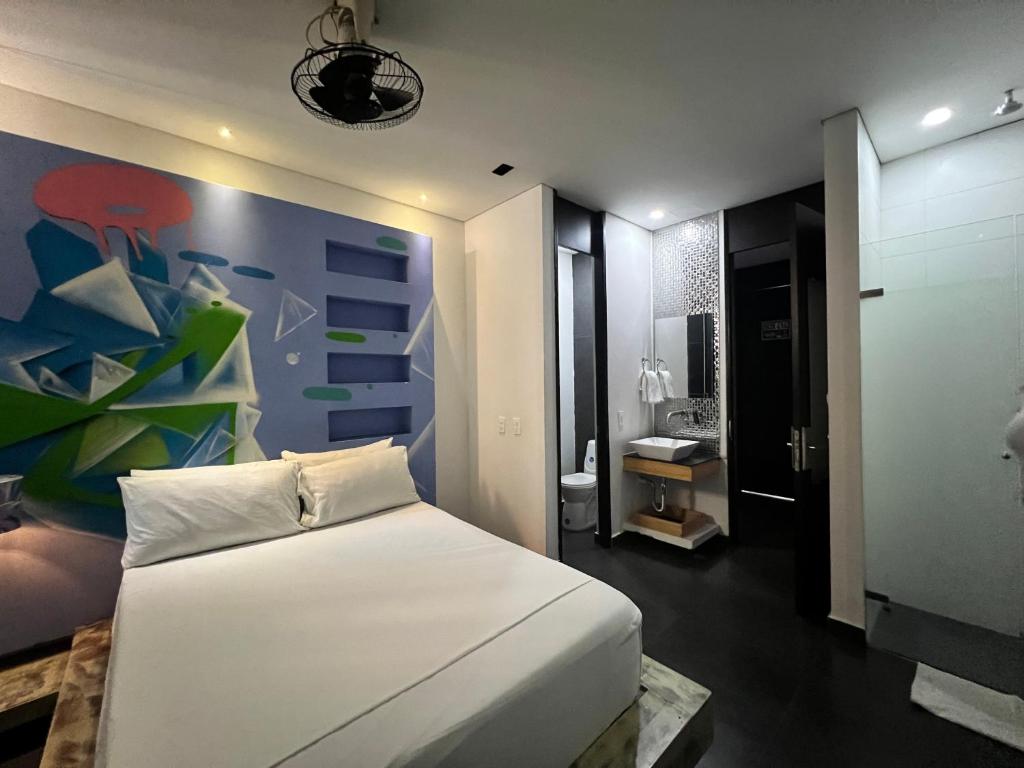 Postel nebo postele na pokoji v ubytování Hotel Medellin Arte