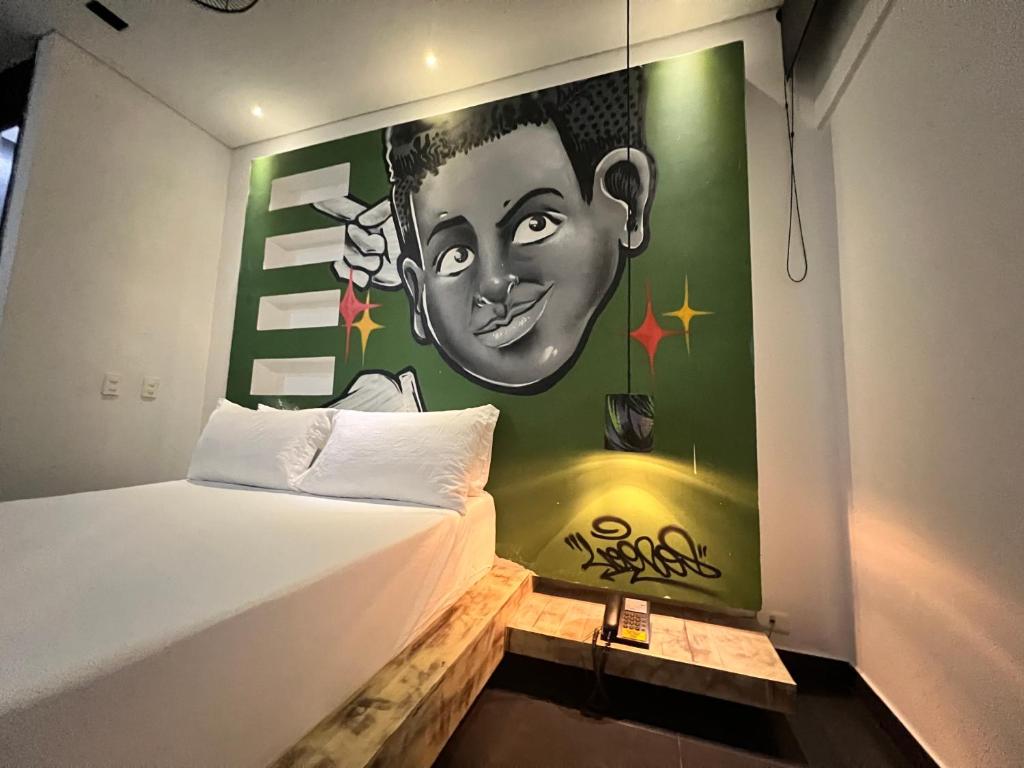Postel nebo postele na pokoji v ubytování Hotel Medellin Arte