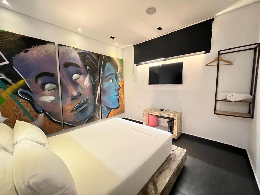 Postel nebo postele na pokoji v ubytování Hotel Medellin Arte
