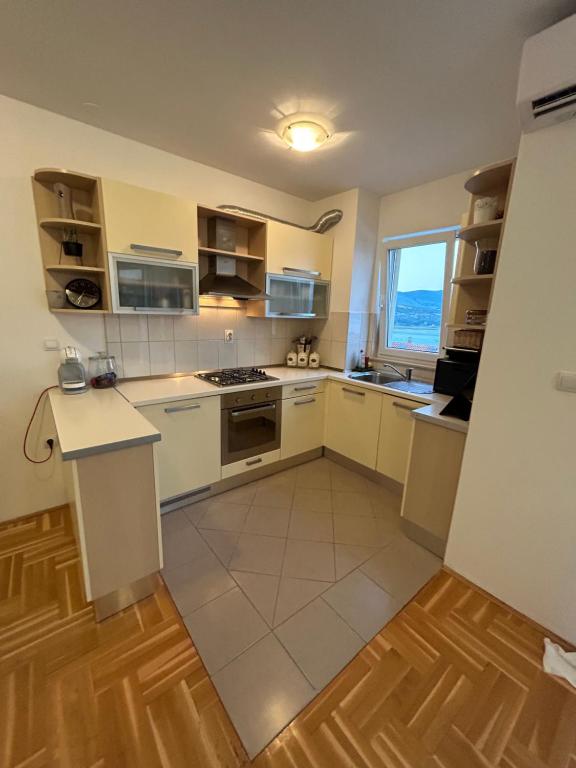Kuchyň nebo kuchyňský kout v ubytování Apartment Antonia