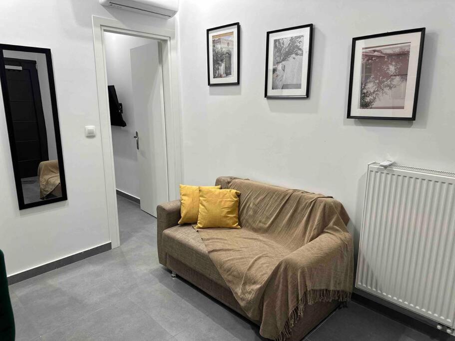 Posezení v ubytování Cozy apartment in a new building apartment 4
