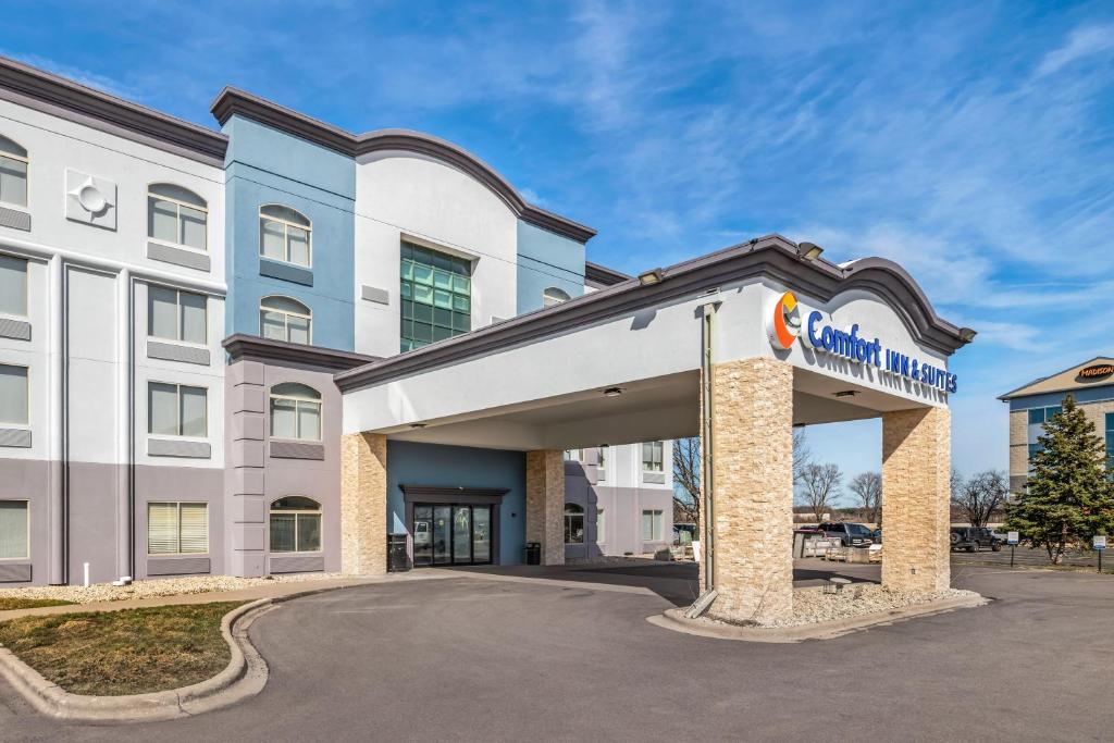 Comfort Inn & Suites Madison East Interstate I-90 photo