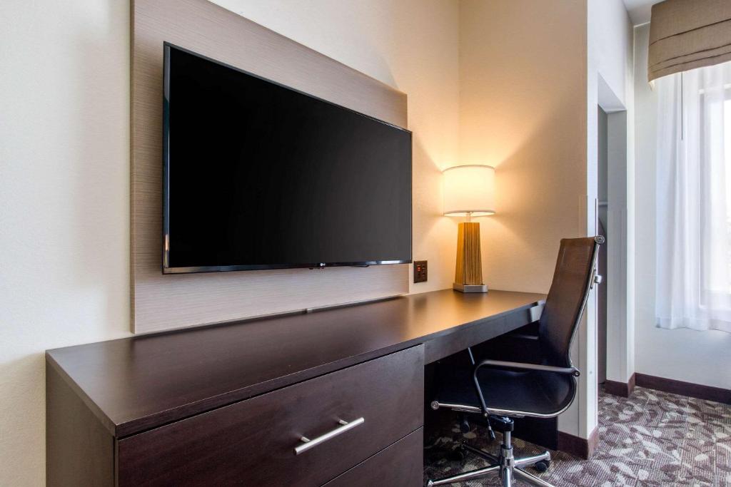 Sleep Inn & Suites Middletown - Goshen - King Room - Disability Access/Non-Smoking