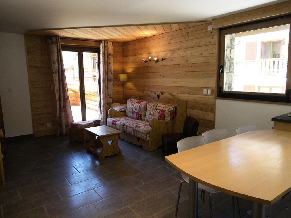 a room with a room with a table and a couch at Chalet Les Pins - 3 Pièces pour 6 Personnes 84 in Valloire
