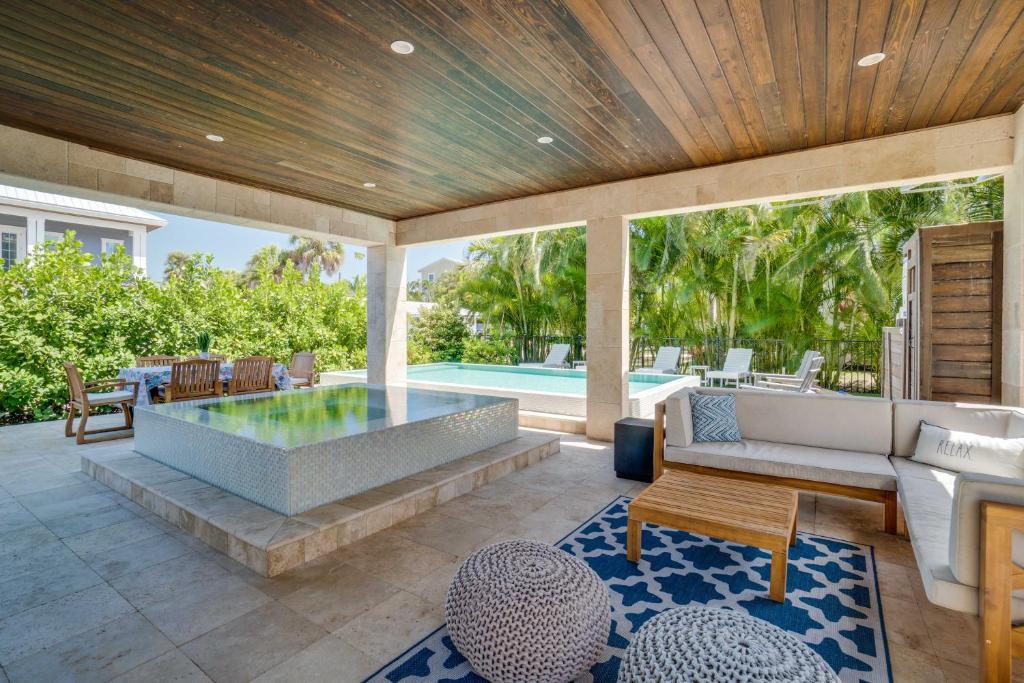 Swimmingpoolen hos eller tæt på Infinity Pool & Spa, Putting Green & Golf Cart included will make your Dream Vacation