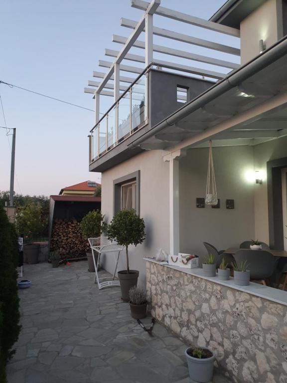 Balkón nebo terasa v ubytování THE GREY VILLA