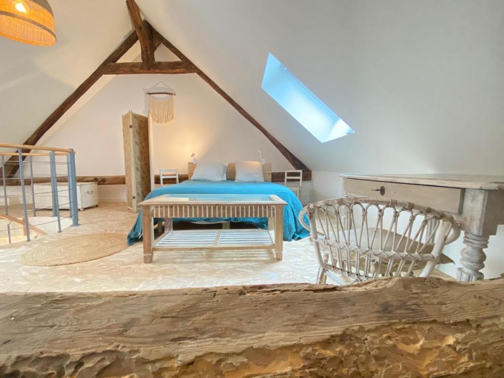 a bedroom with a bed in a attic at La Crémesine in Baratier