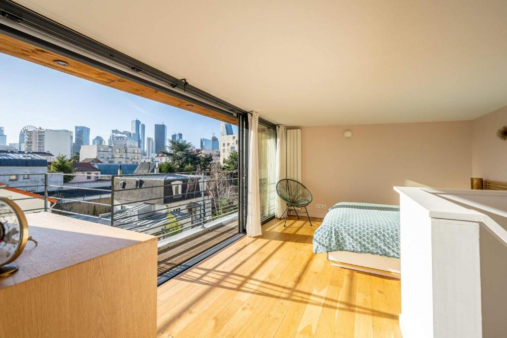 a bedroom with a bed and a large window at Chambre avec Salle de Bain privative #Paris2024 in Courbevoie