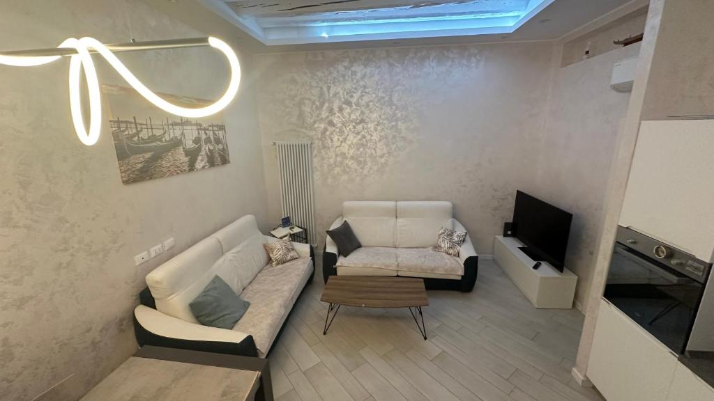 رزرو هتل و هاستل، Rio Terà Suite cannaregio 4723, 09197245266