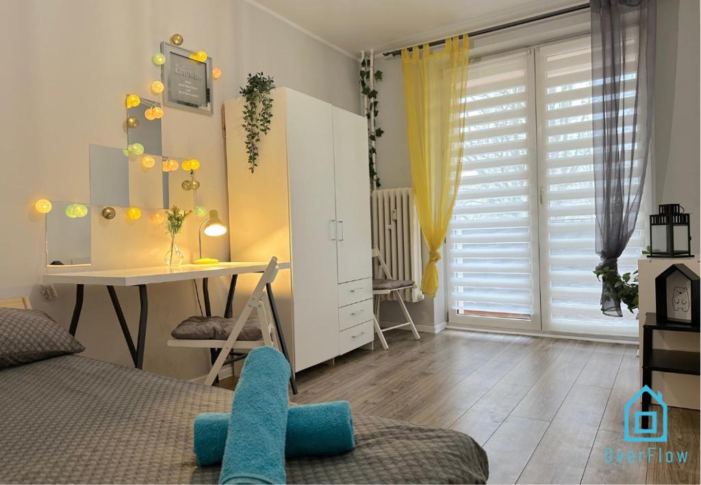 Posteľ alebo postele v izbe v ubytovaní Spacious Room - Peaceful Retreat, 2 Minutes to Gdańsk Old Town