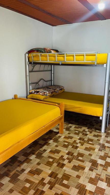 Una cama o camas en una habitación de Guadalupe
