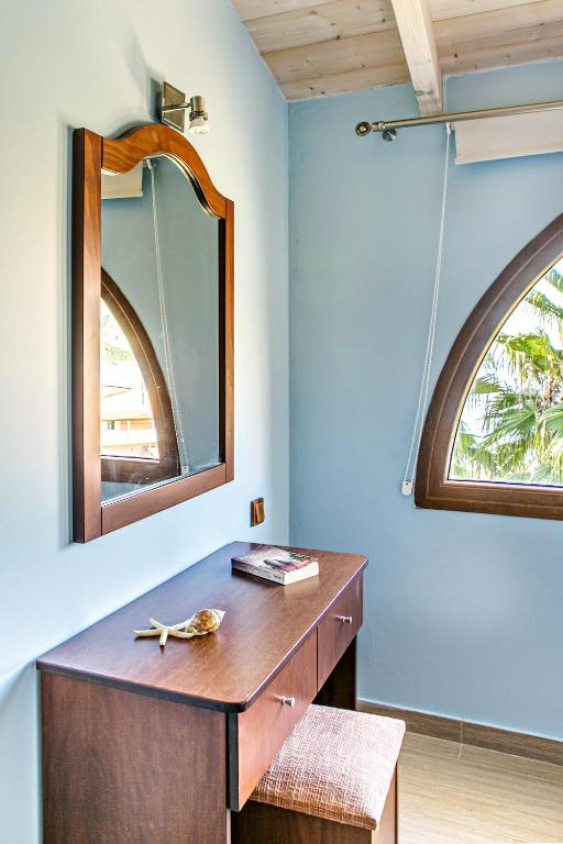 Фотография из галереи Romeo Seaside Luxury Suite в городе Агиос-Георгиос-Пагон