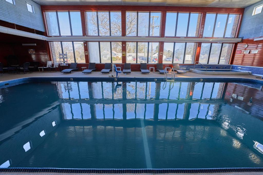 The Mariner Resort Cape Cod by The Red Collection photo