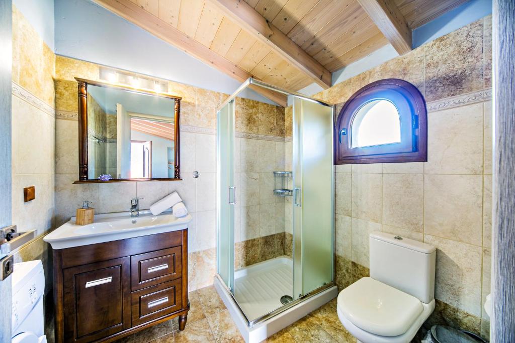Ванная комната в Romeo Seaside Luxury Suite