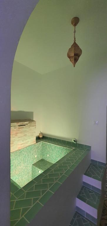 a room with a green tile floor and a ceiling at La Morería y su jacuzzi in La Puebla de los Infantes
