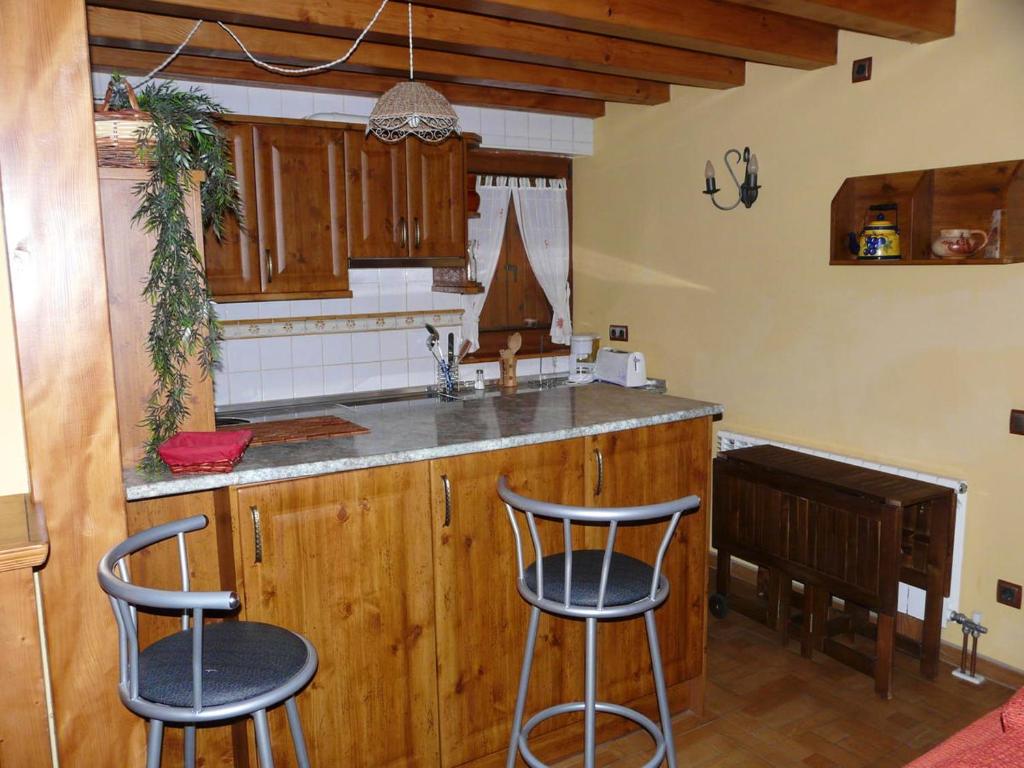 A kitchen or kitchenette at Charming Chalet in Viella, Mountain View