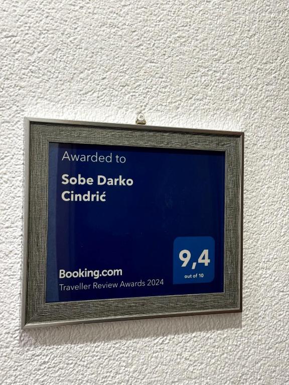 Certifikát, ocenenie alebo iný dokument vystavený v ubytovaní Sobe Darko Cindrić
