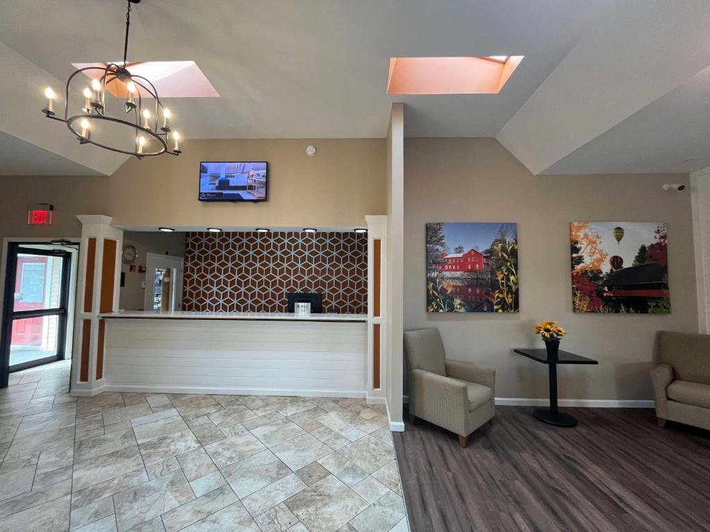 New Englander Inn Bennington photo