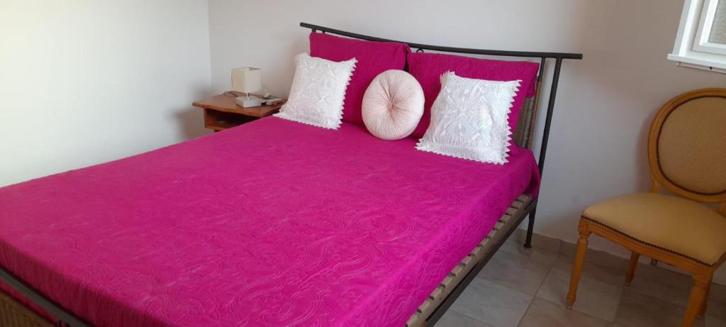 Postel nebo postele na pokoji v ubytování Chambre Les lataniers SF 97118