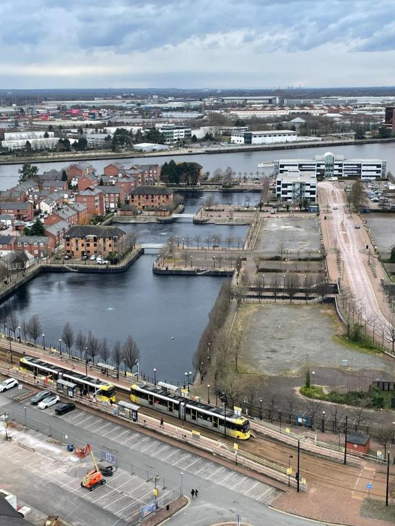 Výhled na řeku, která protéká v blízkosti apartmánu