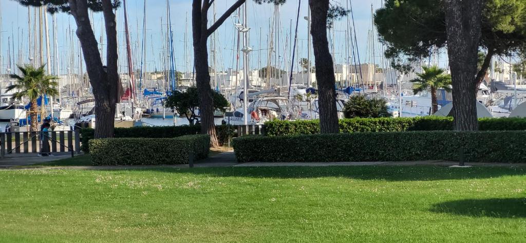 Vrt u objektu Le Cormoran sur le Port de Plaisance