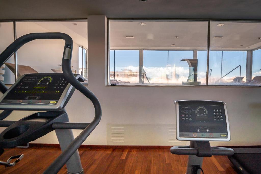 Fitness centrum a/nebo fitness zařízení v ubytování Hotel Airone - Ombrellone incluso al bagno Dolce Vita a Marina dal 1 giugno al 15 settembre
