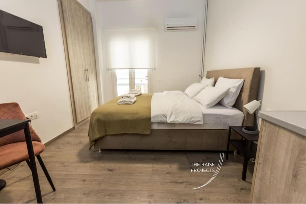 Ένα ή περισσότερα κρεβάτια σε δωμάτιο στο Raise Panormou Urban Nest