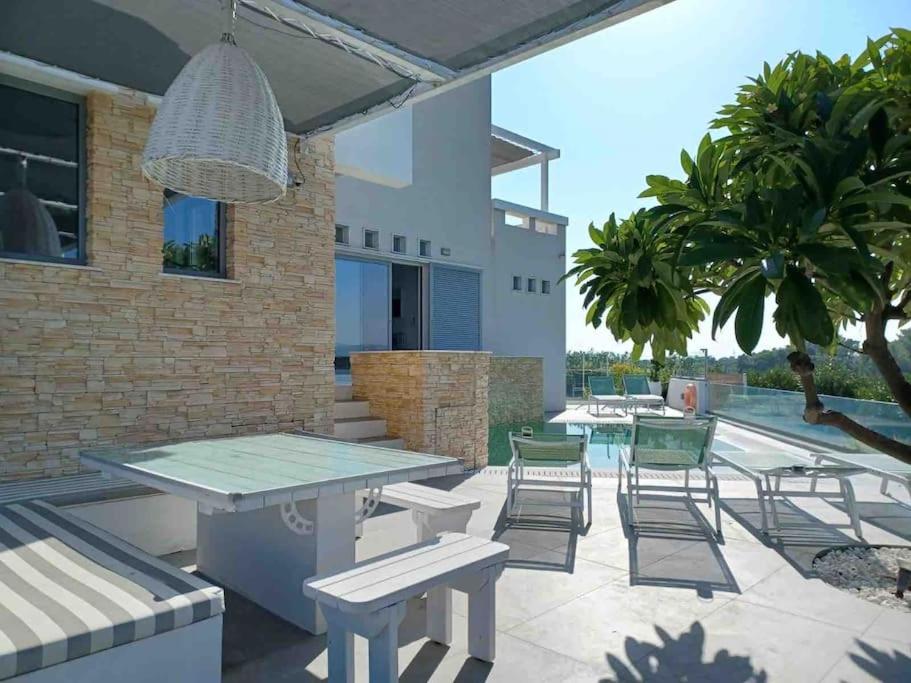 Basen w obiekcie KALITHEA-HILLS VILLA with pool for 8 up to 12 IN RHODES TOWN lub w pobliżu